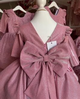Růžové třpytivé šaty s rukávy